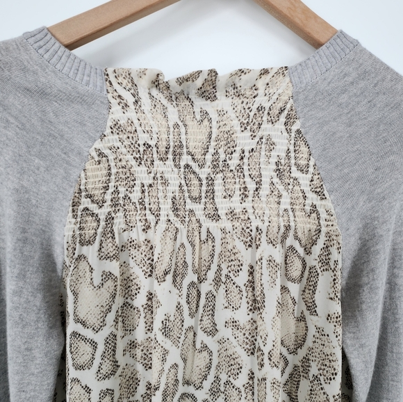 Anthropologie Current Air Mixed Media Snakeskin Print V-neck Sweater Grey SZ XS - Picture 6 of 8